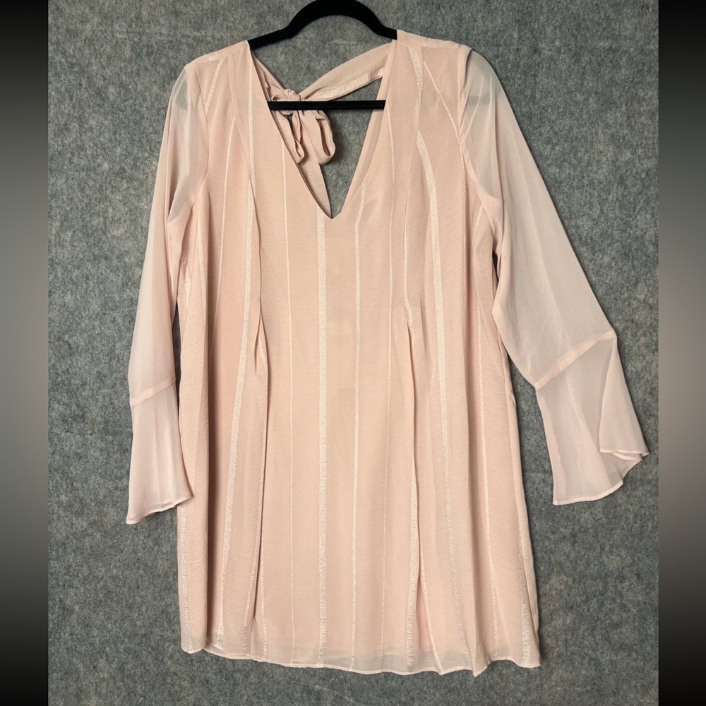 BCBGeneration Woman Large‎ Nwt Long sleeve V-Neck Bow Tie Back Cocktail Dress.